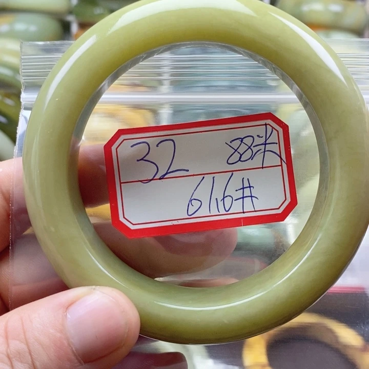 蛇纹石玉颈饰未镶嵌绝**度