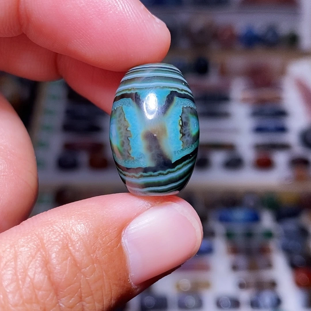 琥珀未镶嵌吊坠……