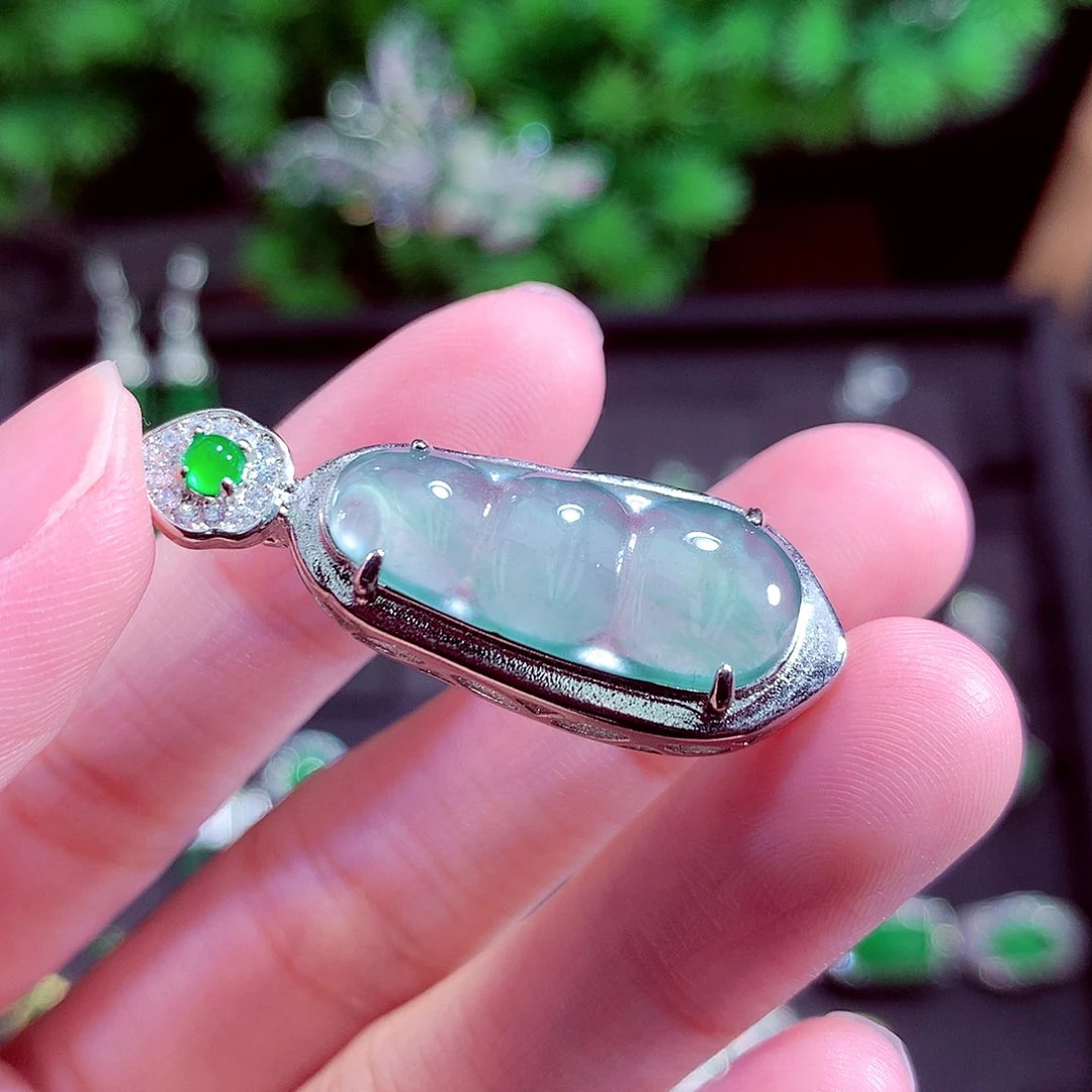 颈饰未镶嵌翡翠天然