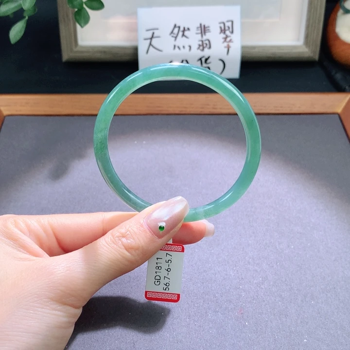 翡翠手镯未镶嵌天然翡翠手镯