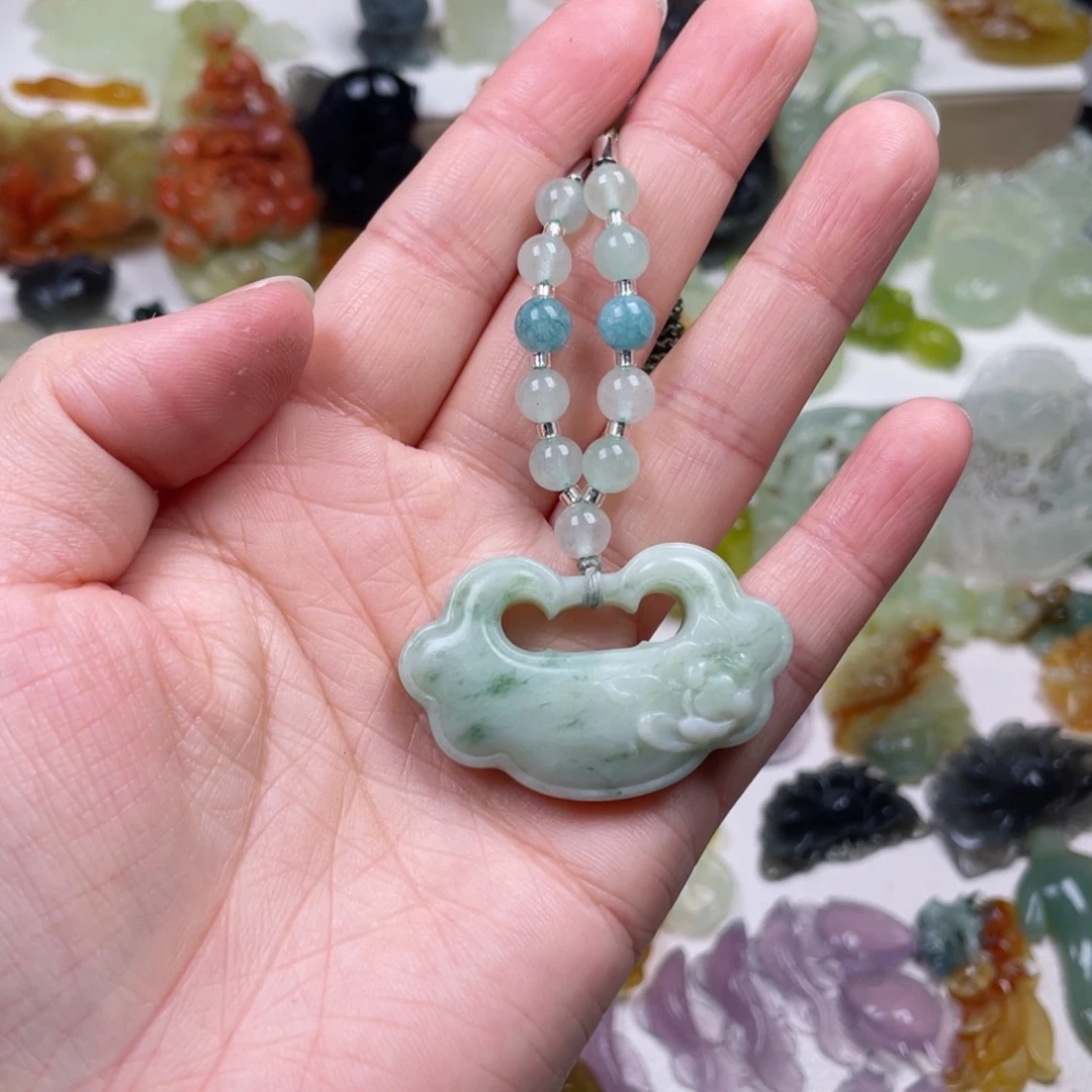 蛇纹石玉未镶嵌颈饰