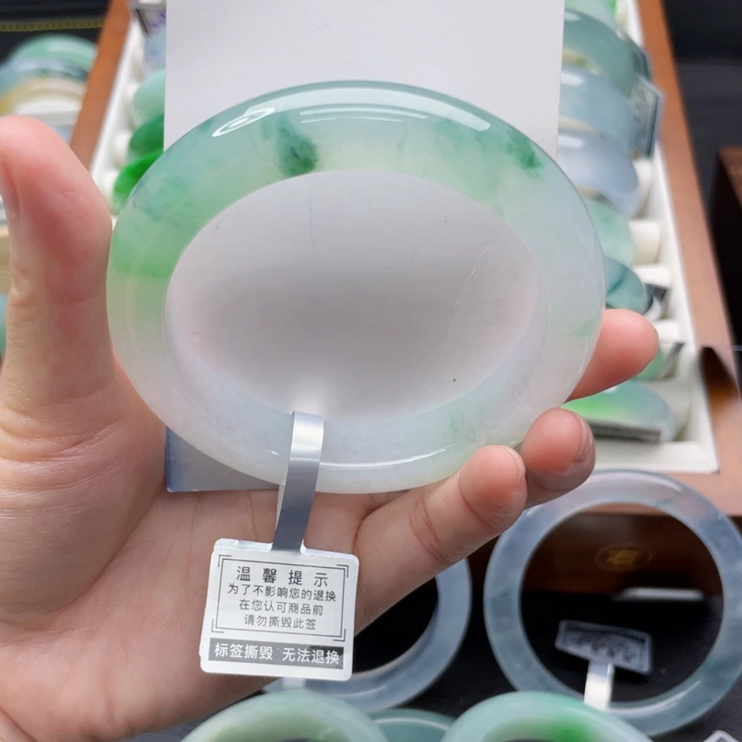 翡翠未镶嵌手镯57.5飘绿花