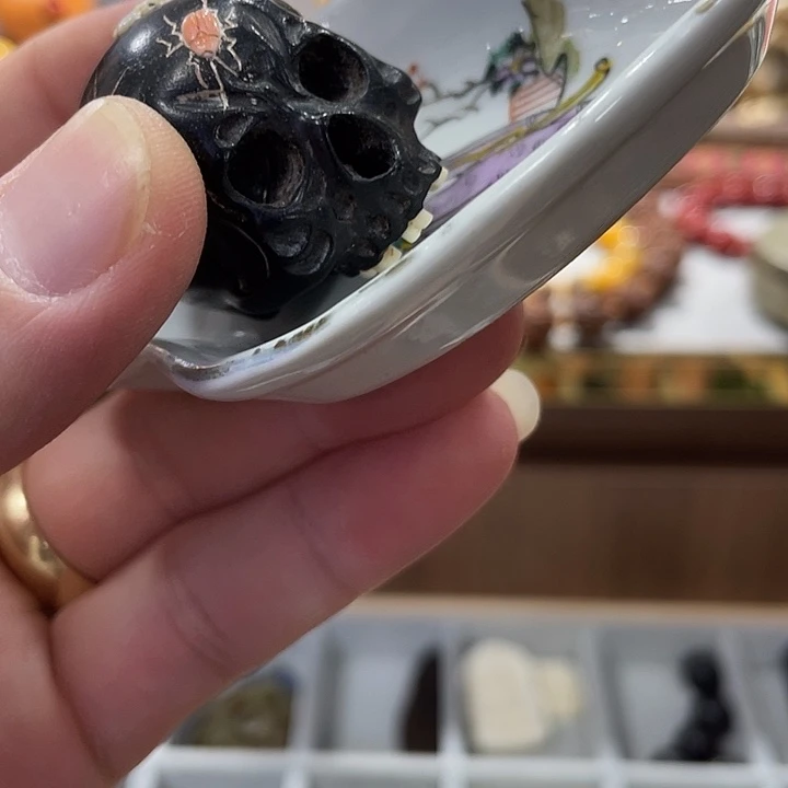 玺***瓷瓷片精致雕刻工艺