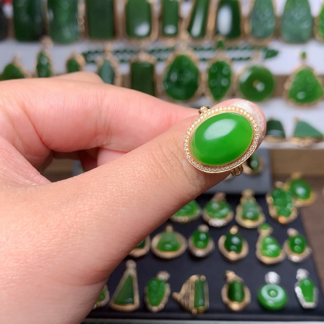 和田玉（碧玉）戒指18K金镶嵌