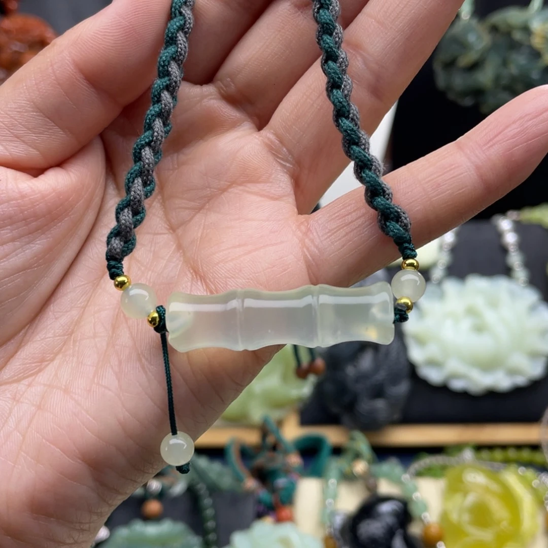 蛇纹石玉未镶嵌颈饰