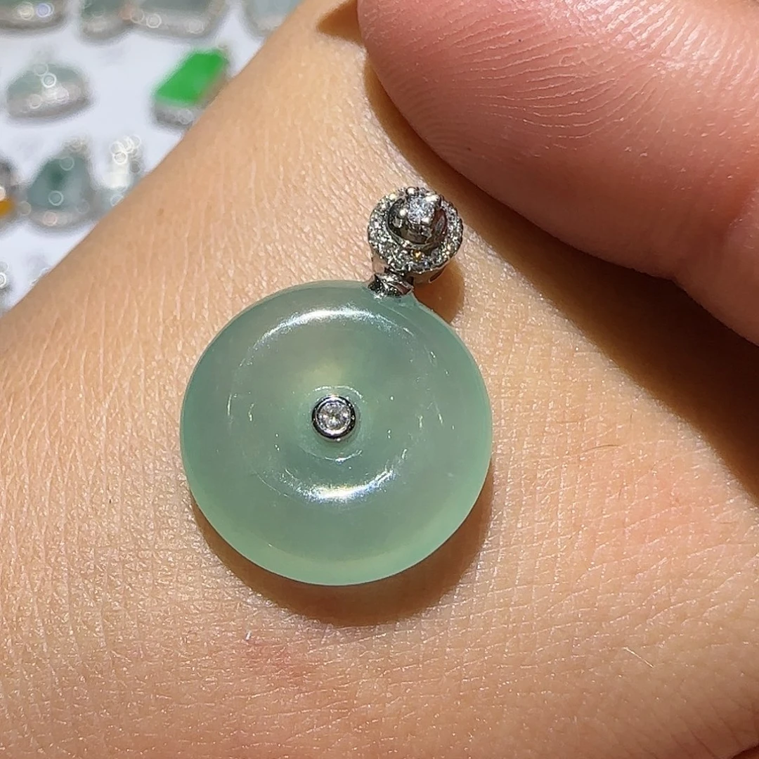 【闪购商品】颈饰18K金镶嵌翡翠天然