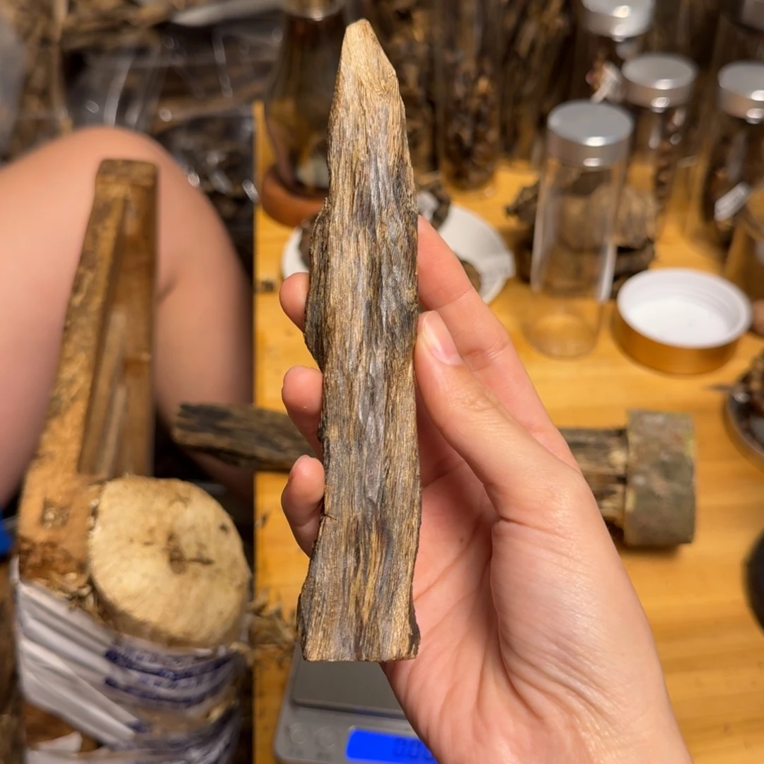 沉香沉香碎屑红棋块料19克