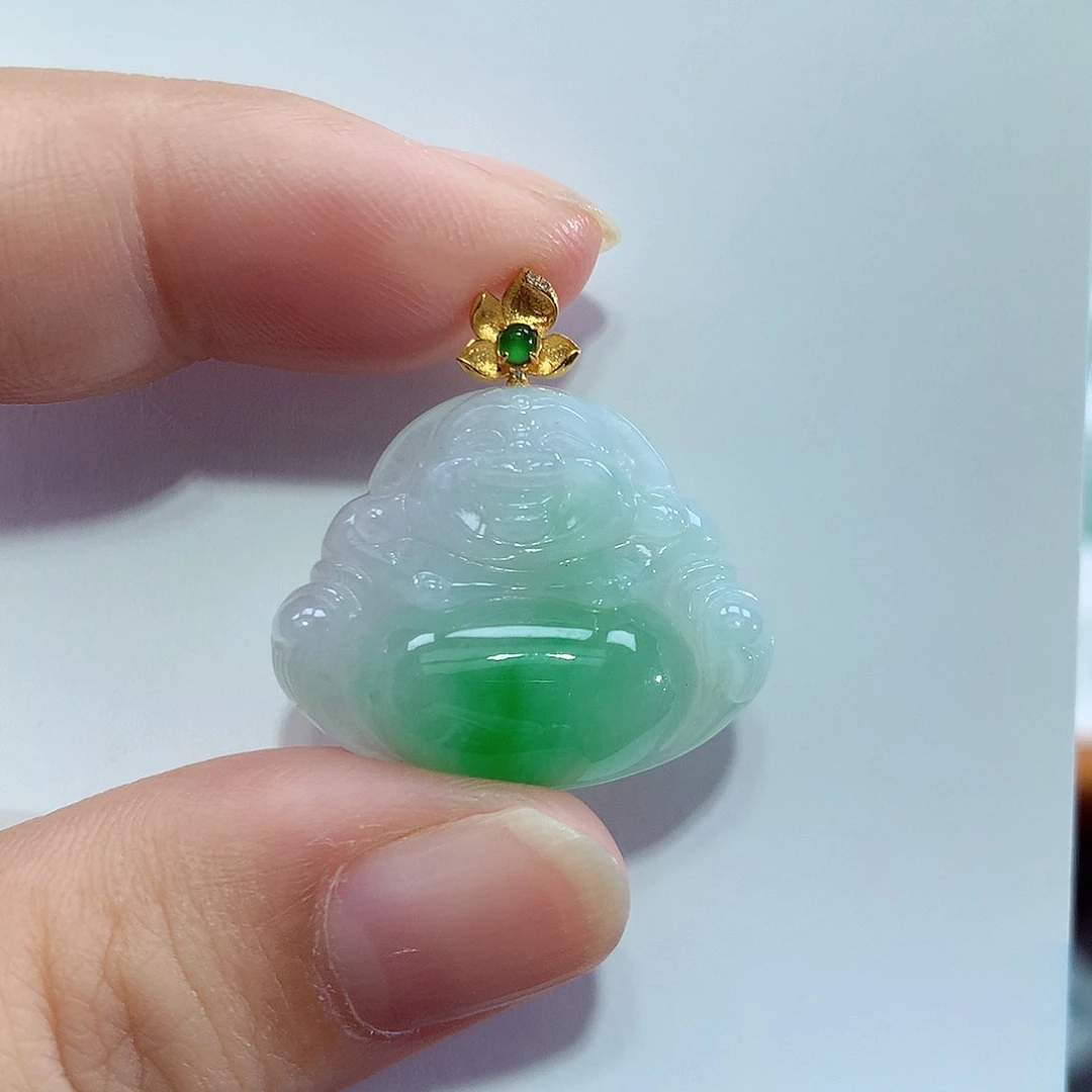 颈饰18K金镶嵌翡翠佛