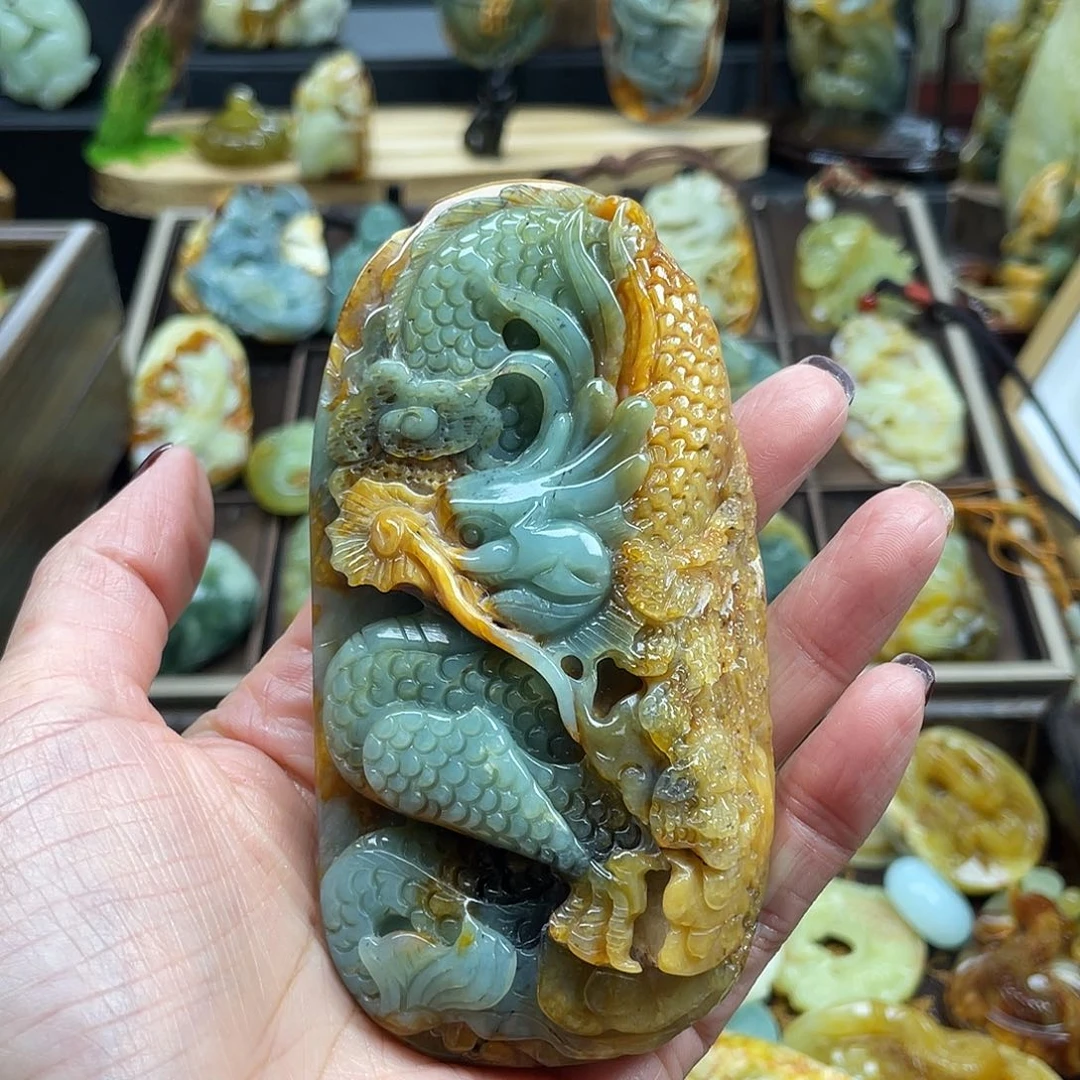 蛇纹石玉颈饰未镶嵌时**包花玉龙