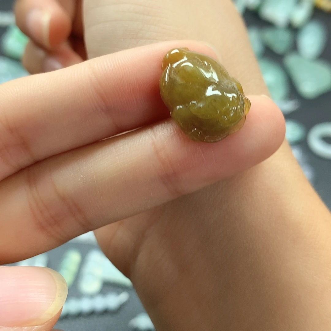 翡翠未镶嵌颈饰金蟾