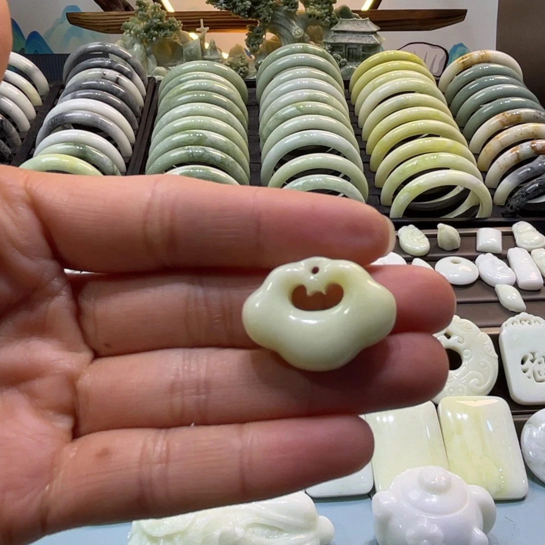 蓝田玉（蛇纹石化大理石玉）未镶嵌颈饰