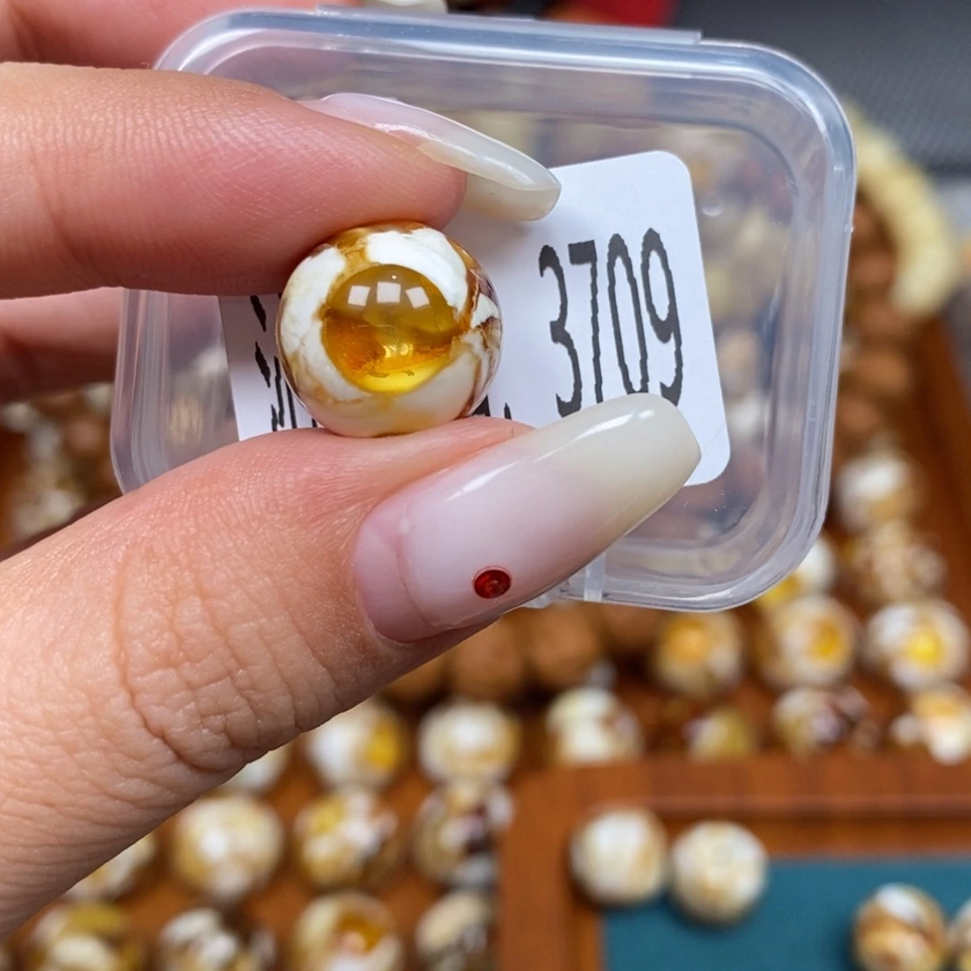 蜜蜡未镶嵌珠宝奇石3709