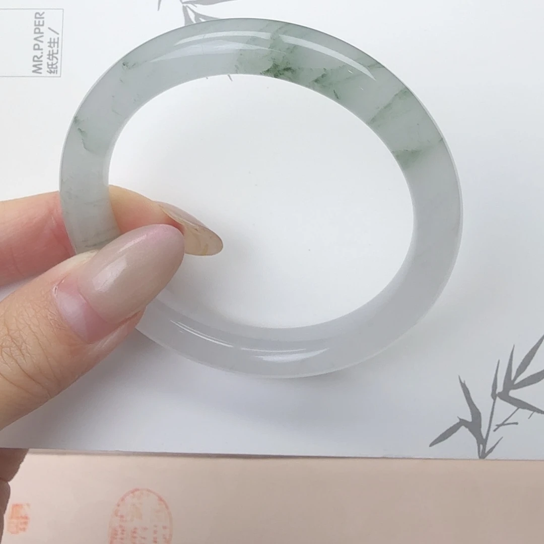 清***月石英质玉（天山翠）未镶嵌手镯