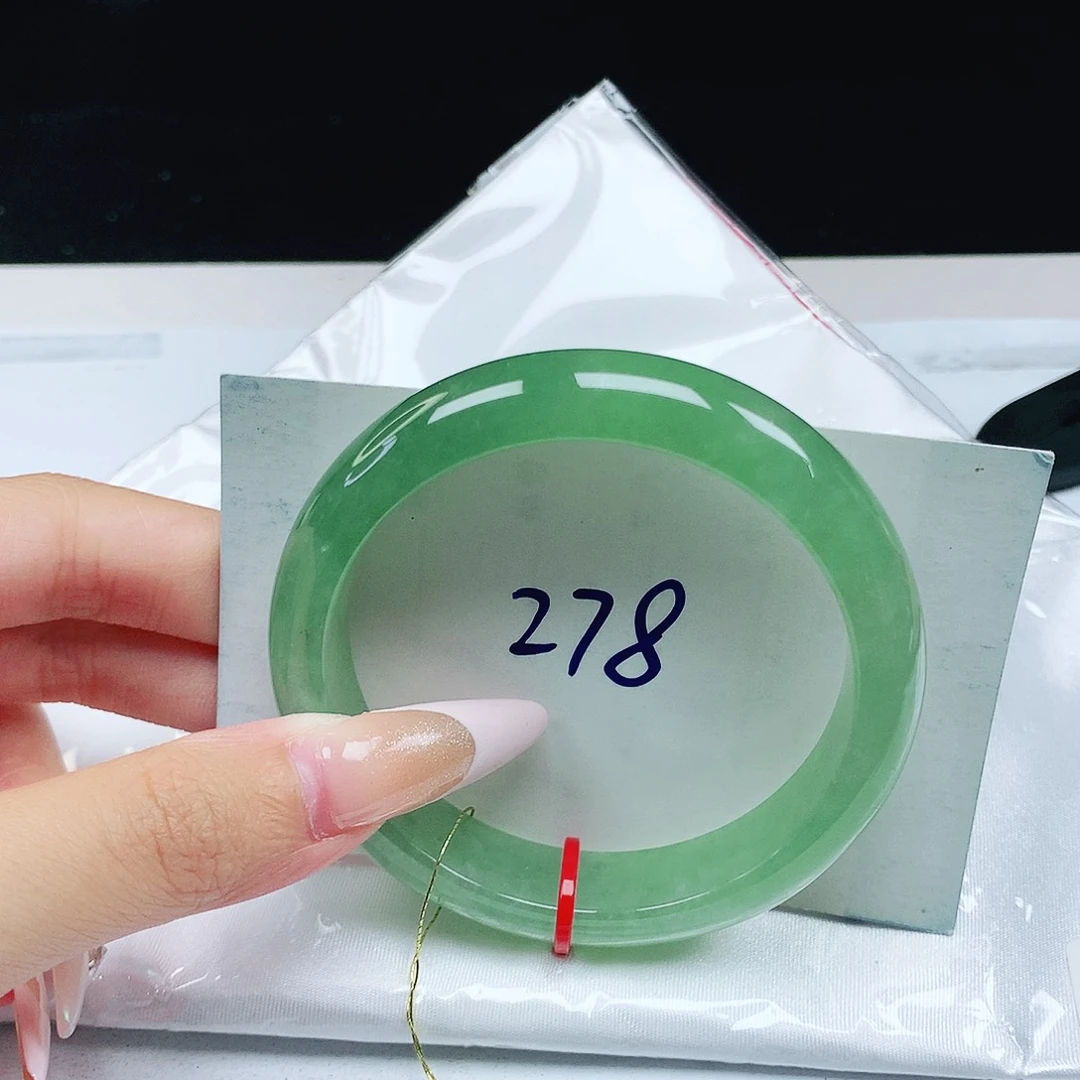 翡翠手镯未镶嵌56圈