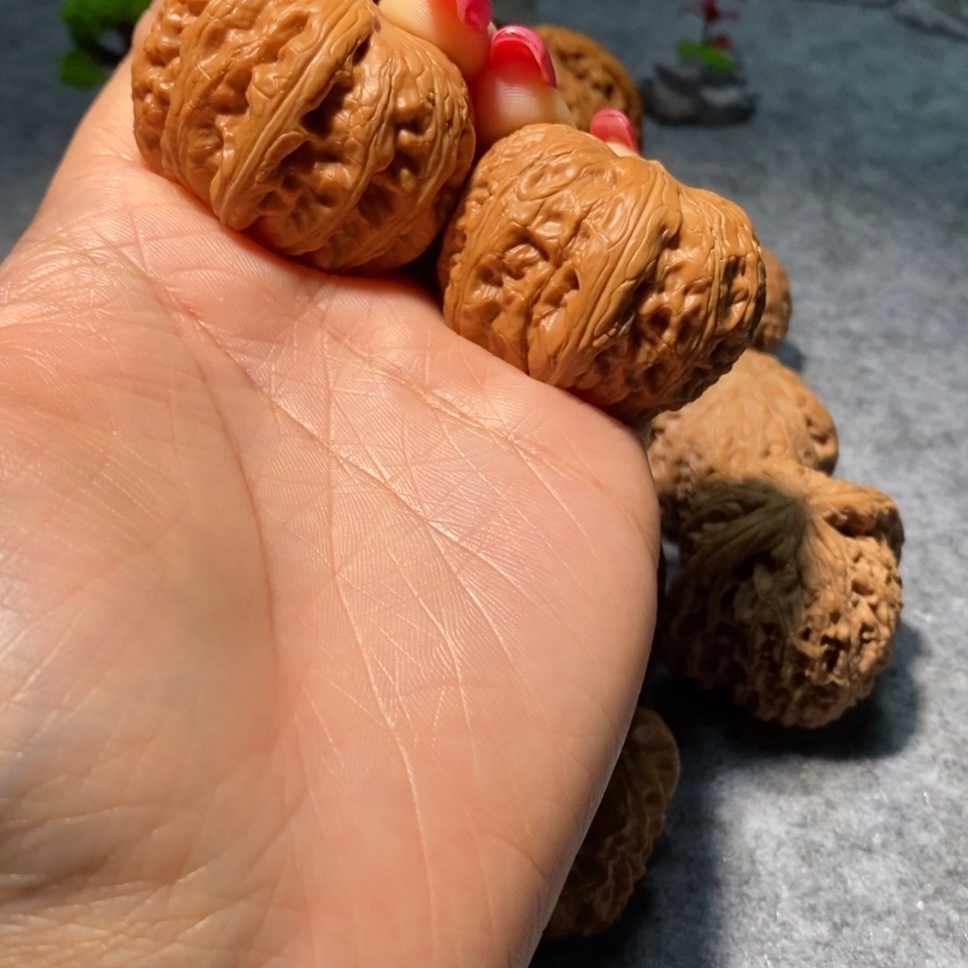 核桃把件微微修40平谷元宝