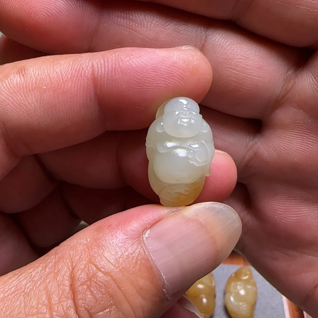 和田玉未镶嵌颈饰山**登