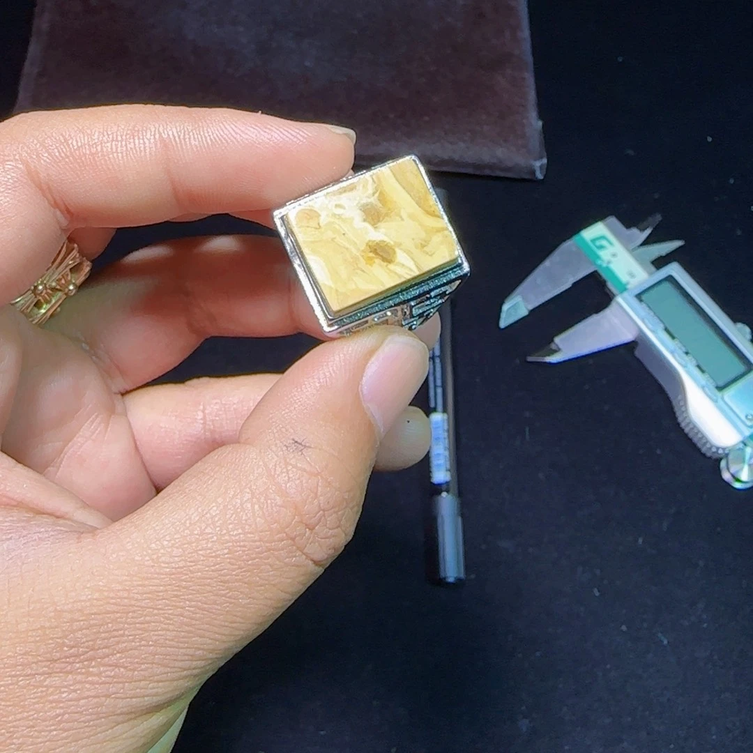 桂***南琥珀银S925镶嵌裸石琥珀