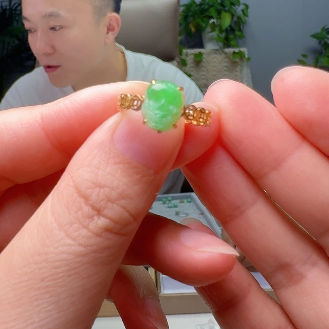 18K金镶嵌戒指翡翠天然