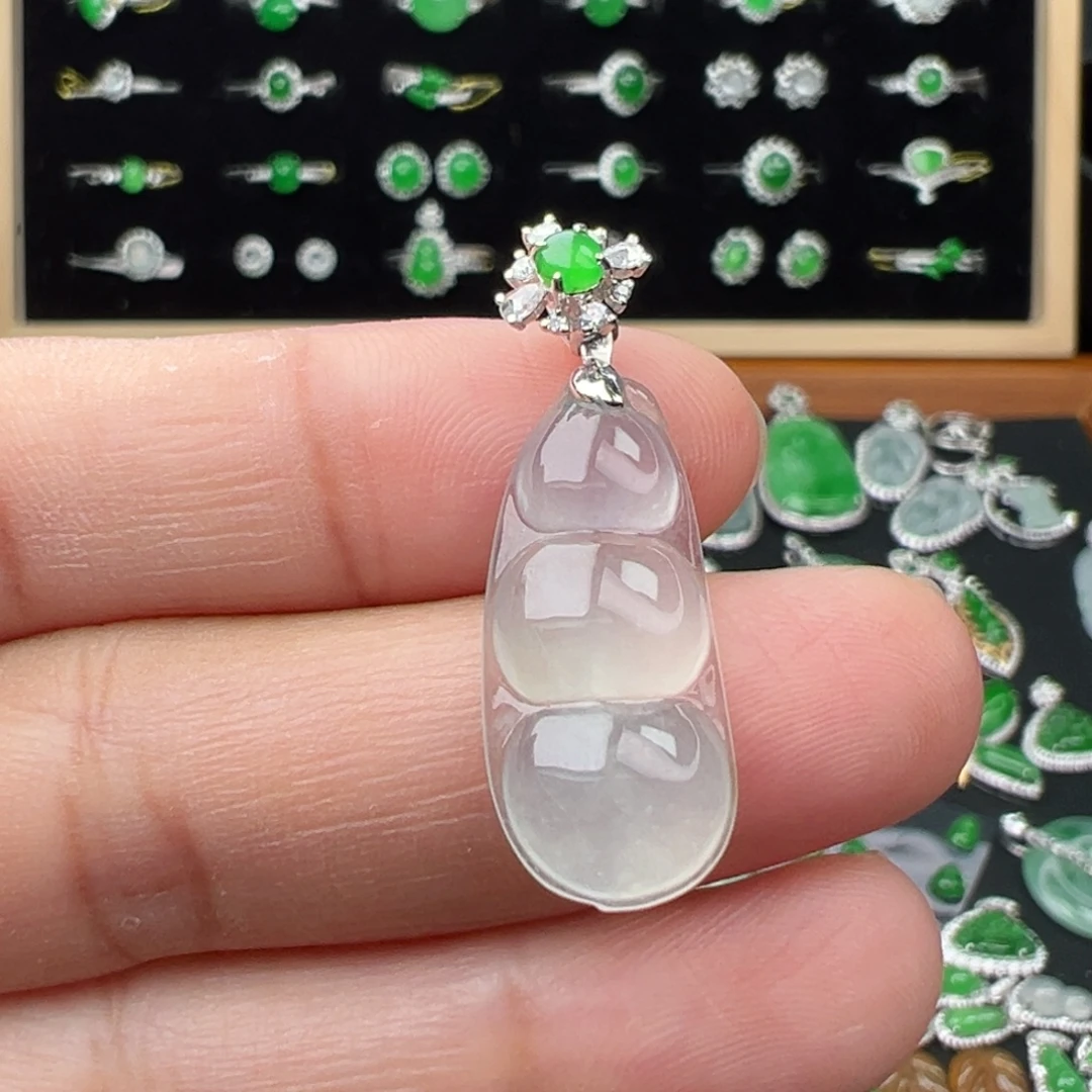 翡翠18K金镶嵌颈饰豆