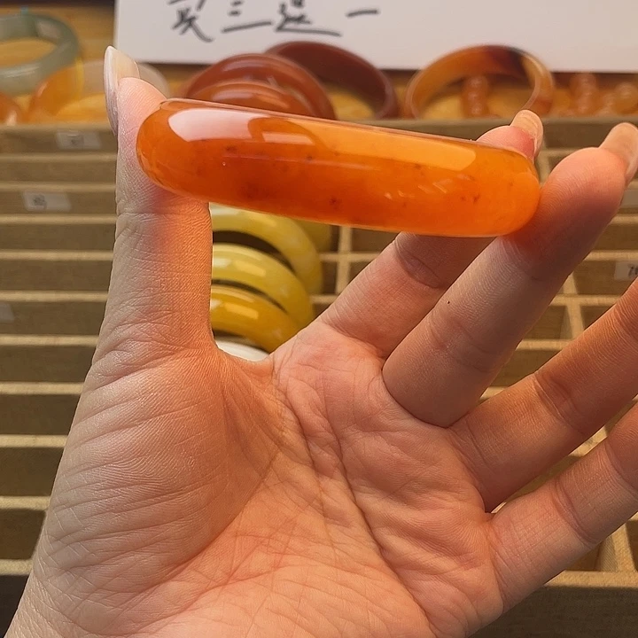 石英岩玉未镶嵌手镯59