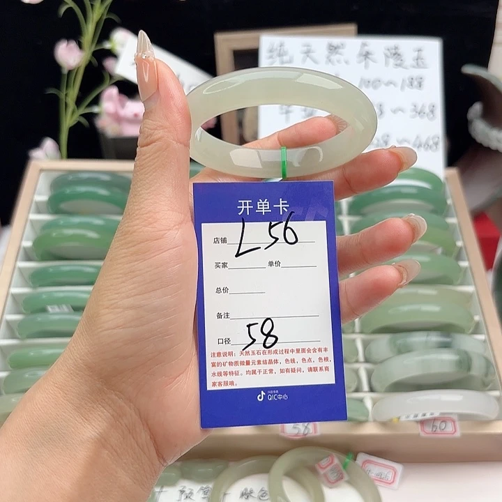未镶嵌手镯石英质玉