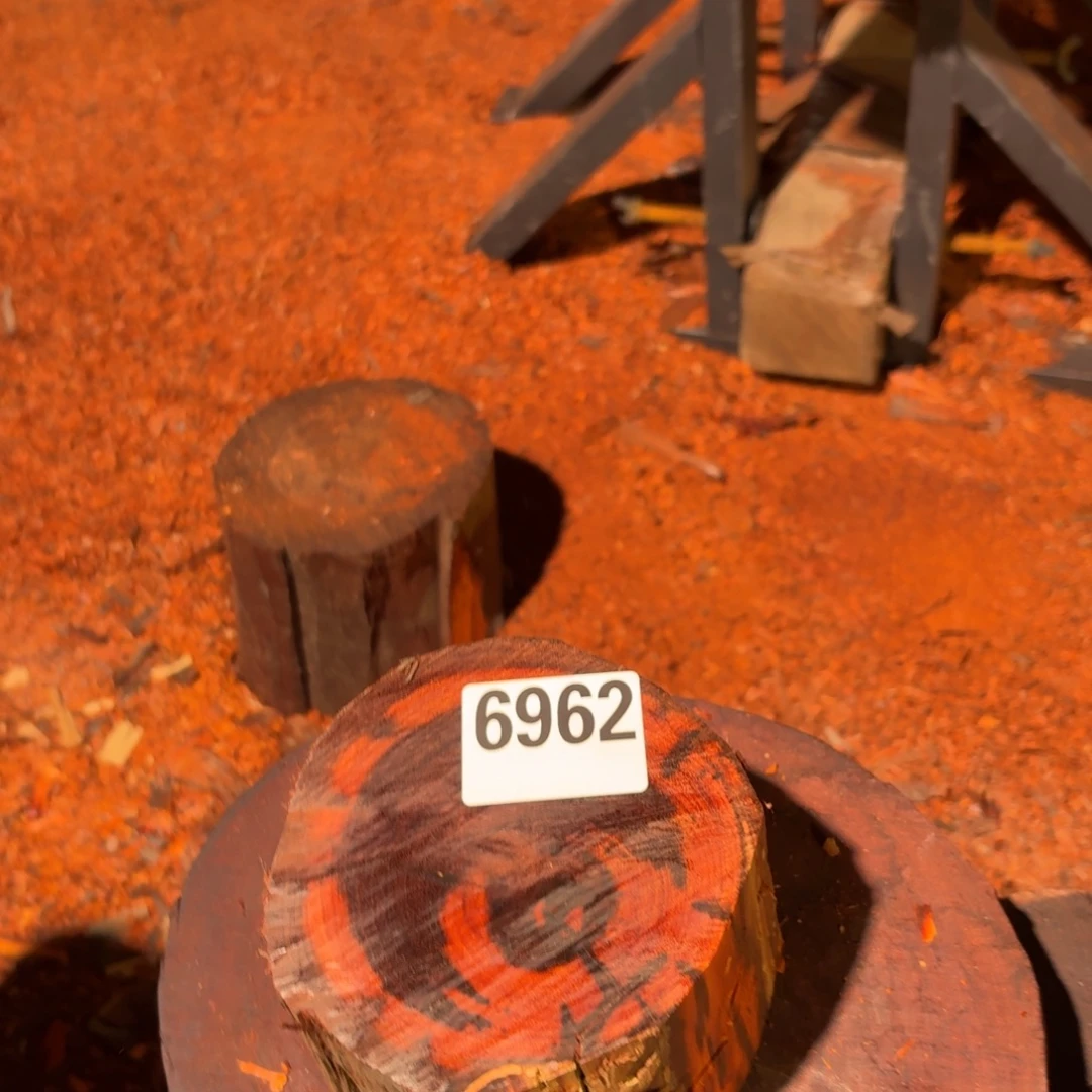 乌***多染料紫檀（血檀）6962