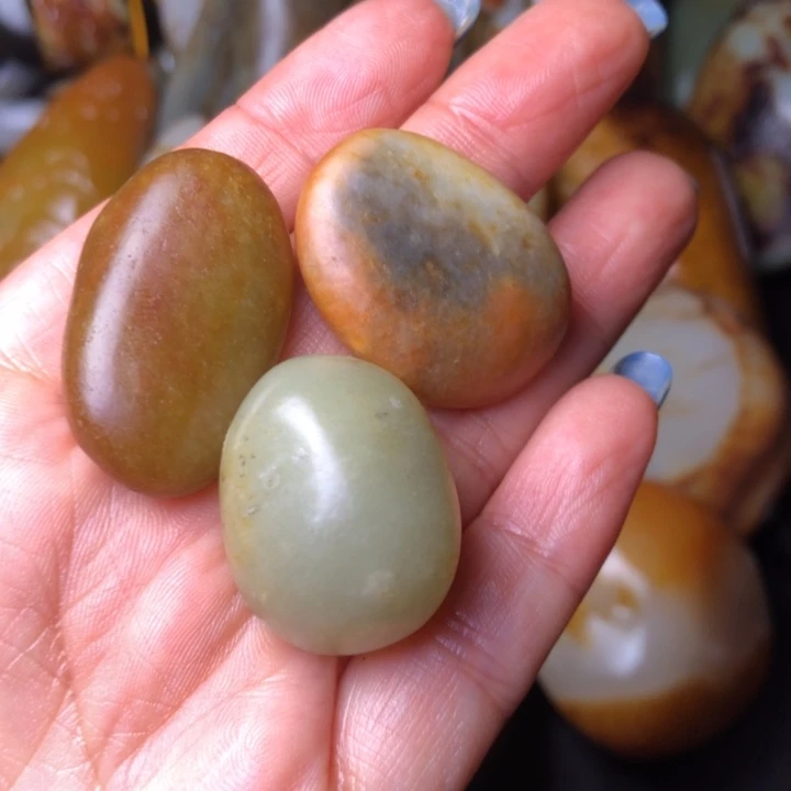 和田玉未镶嵌珠宝奇石