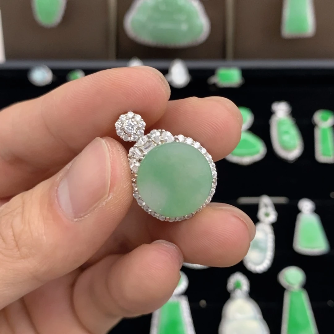 翡翠颈饰银S925镶嵌天然翡翠