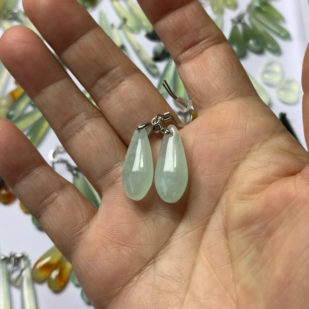 蛇纹石玉未镶嵌耳坠