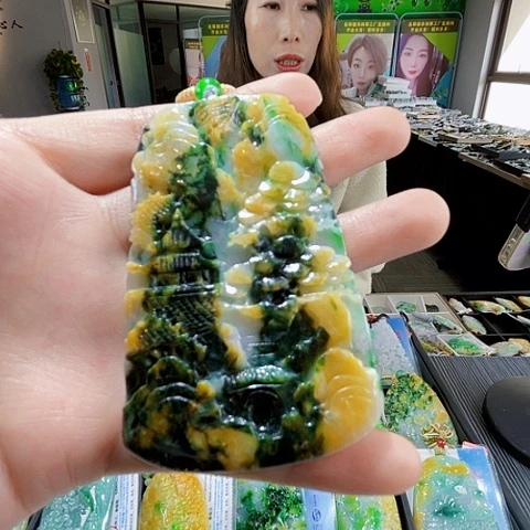 翡翠未镶嵌颈饰翡翠