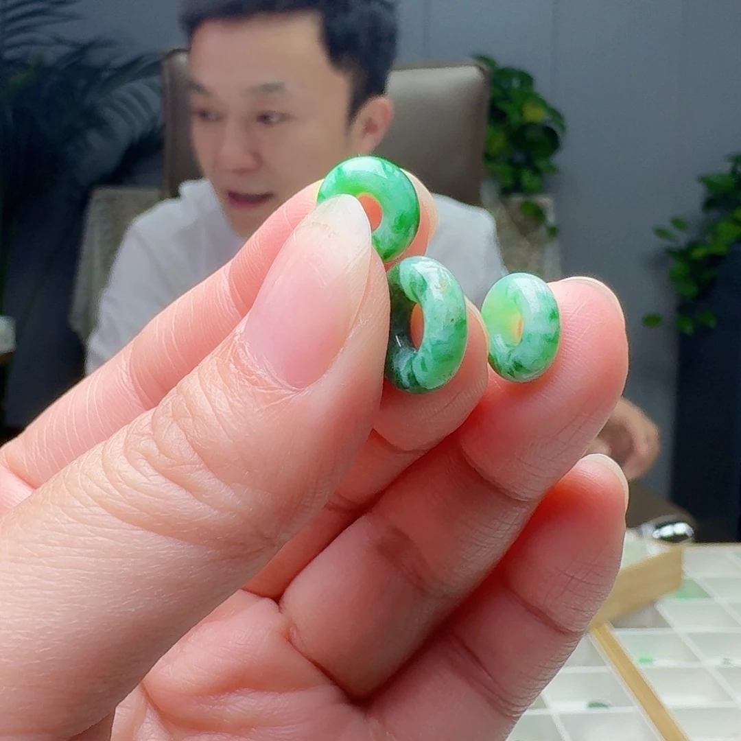 翡翠裸石多样性发货其一微瑕