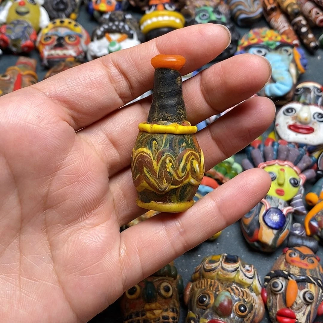 琉璃项链琉璃瓶子