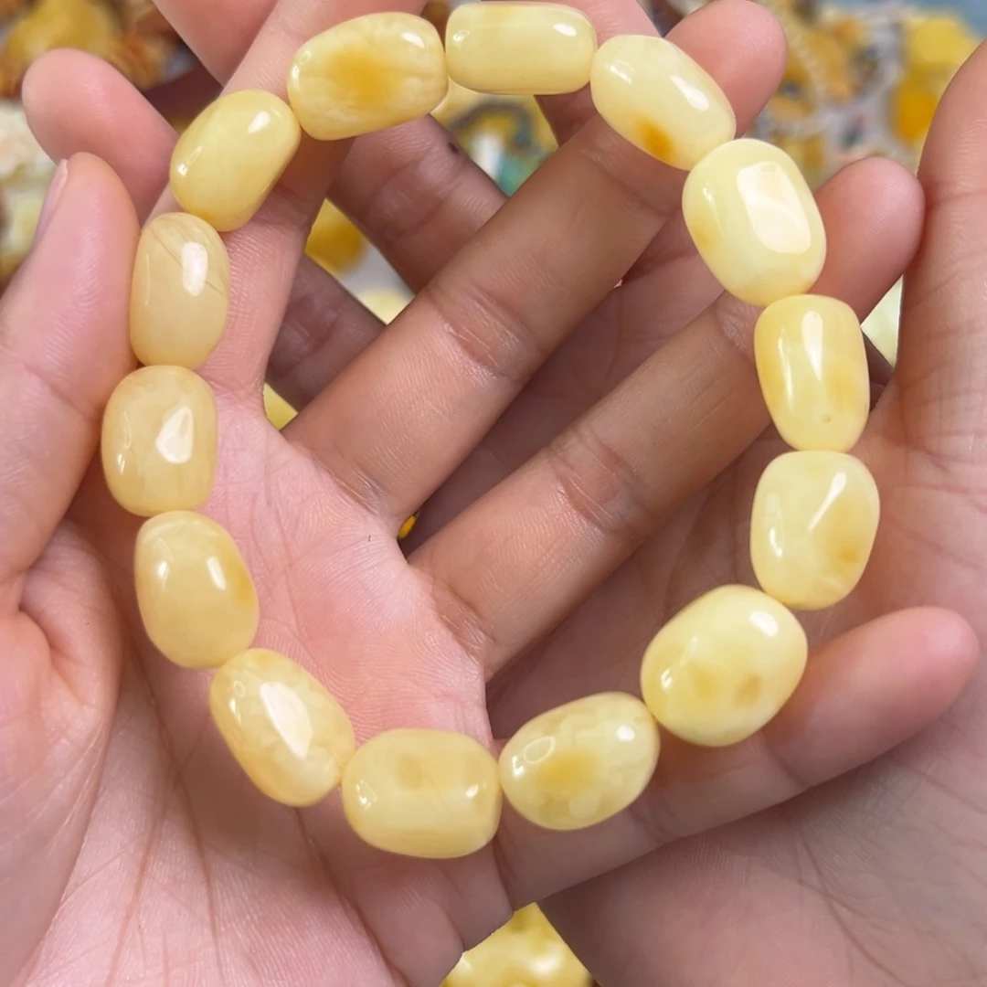 涂***对蜜蜡未镶嵌裸石蜜蜡