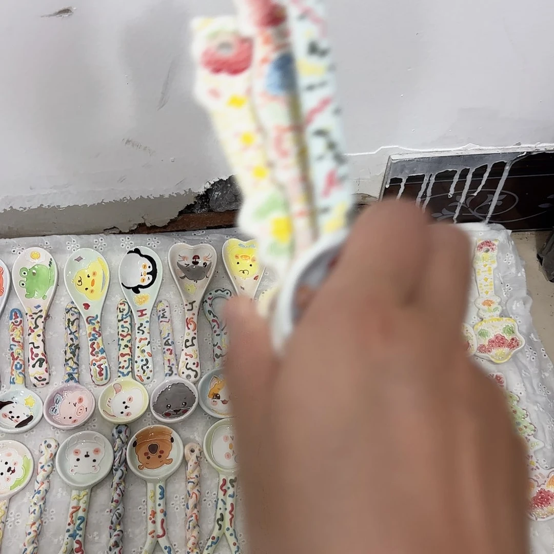 h***羡手绘高温釉下彩陶瓷