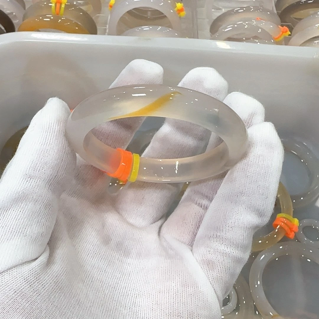 玛瑙/玉髓手镯未镶嵌54