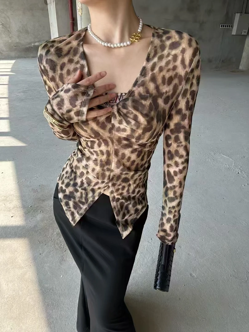 豹纹紧身性感上衣
