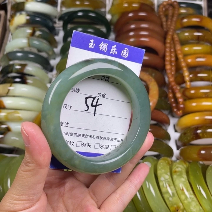 蛇纹石玉手镯未镶嵌