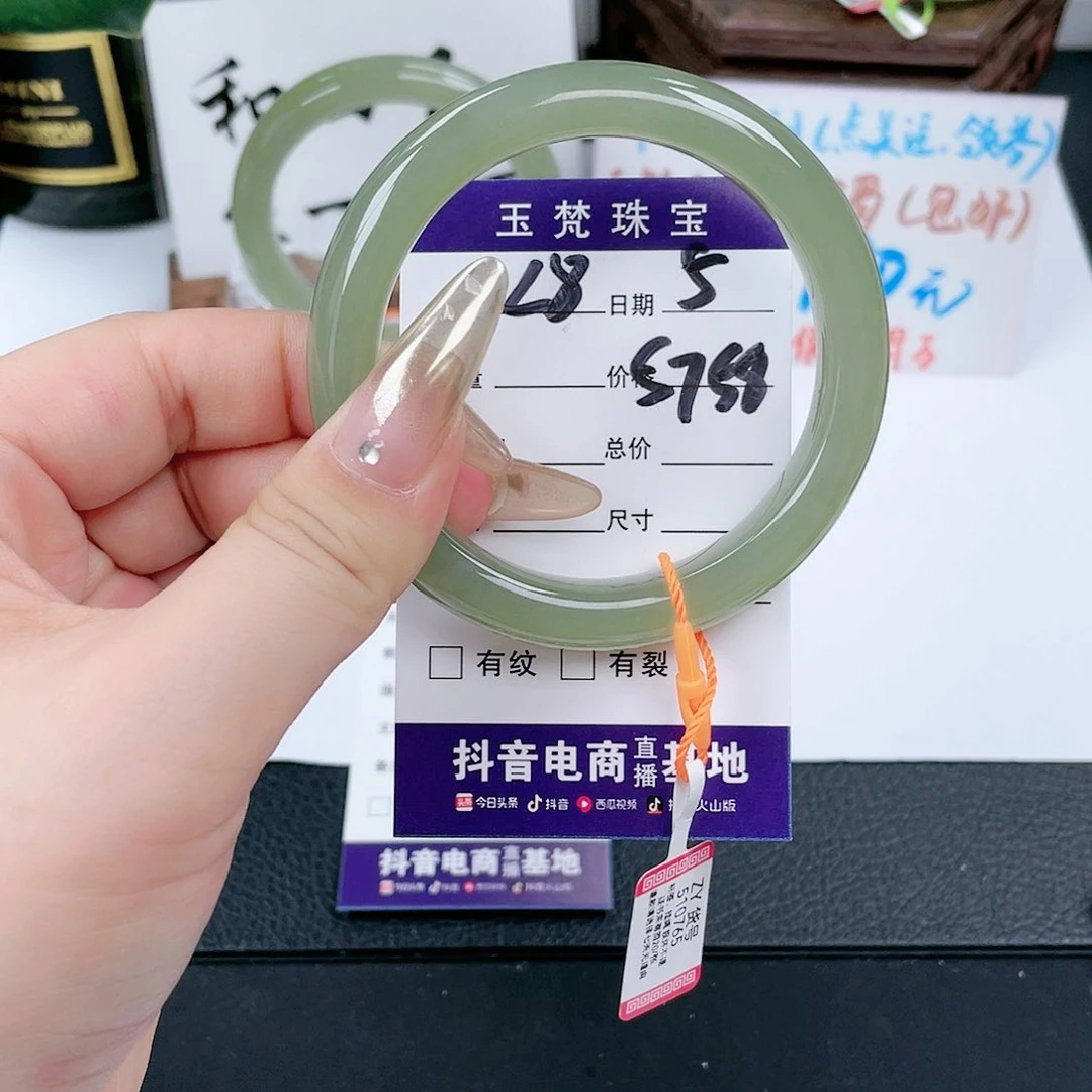 和田玉手镯未镶嵌