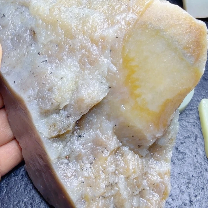和田玉（糖玉）未镶嵌珠宝奇石