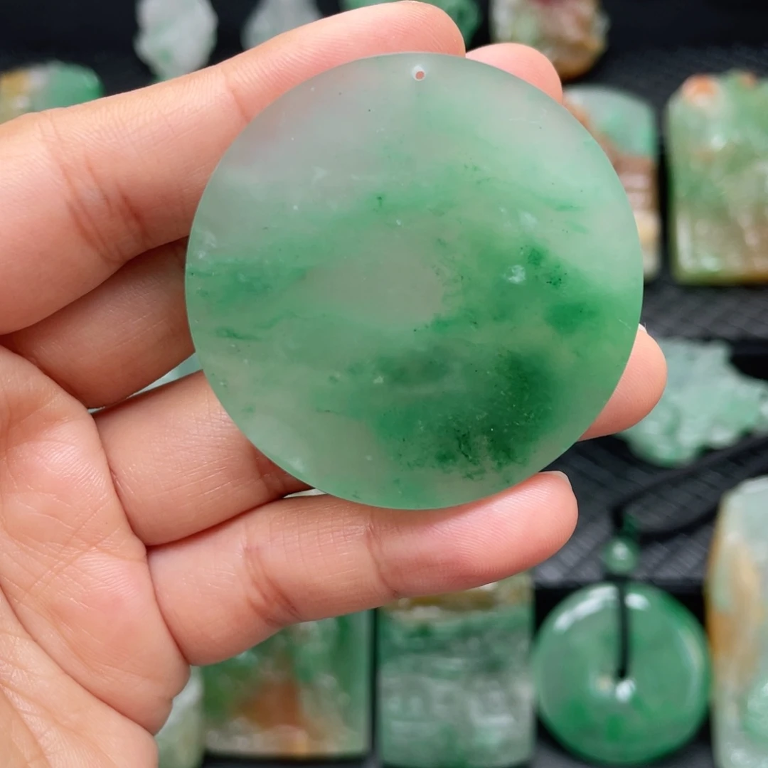 石英质玉未镶嵌颈饰