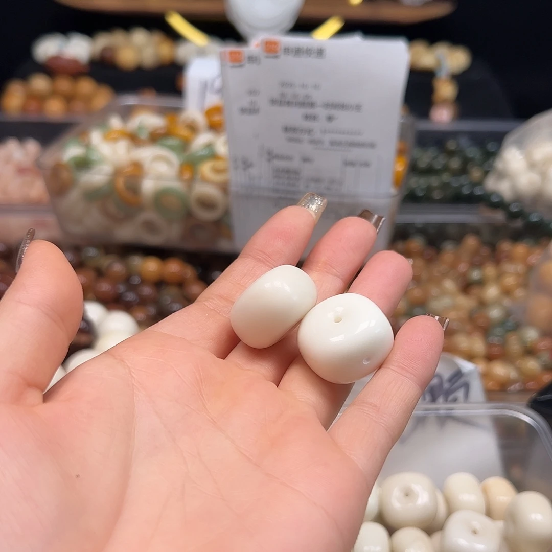 *****手串菩提根/象牙果瑕疵白藏咯2颗侧面有裂