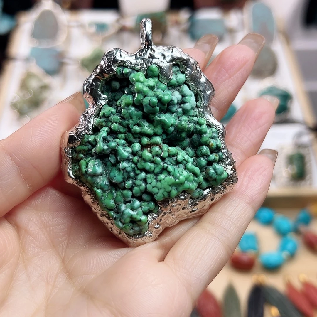 绿松石未镶嵌颈饰