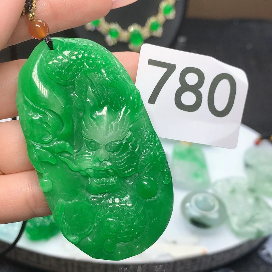 翡翠吊坠(赠链)未镶嵌