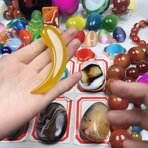 玛瑙/玉髓颈饰未镶嵌