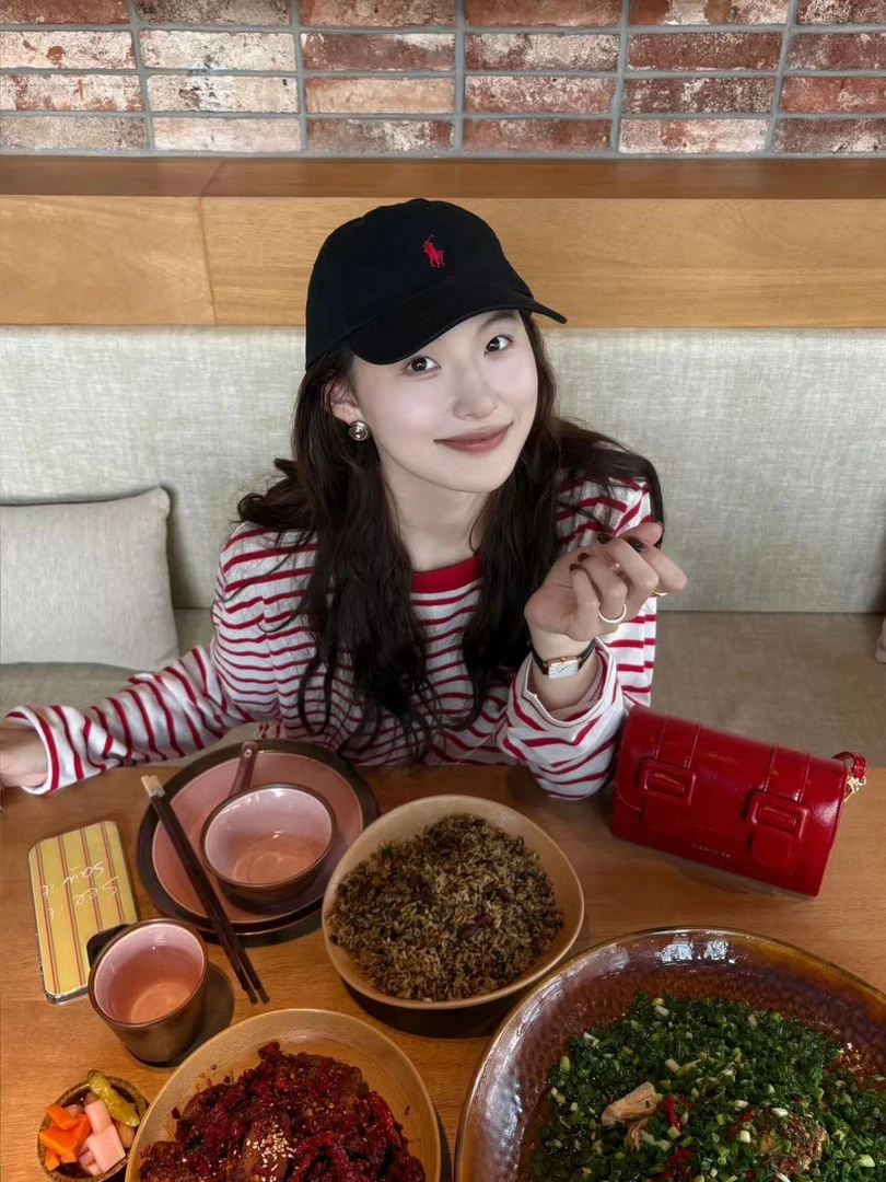 2025早秋新款韩系金爱您也u时尚条纹长袖薄款上衣气质短裤两件套