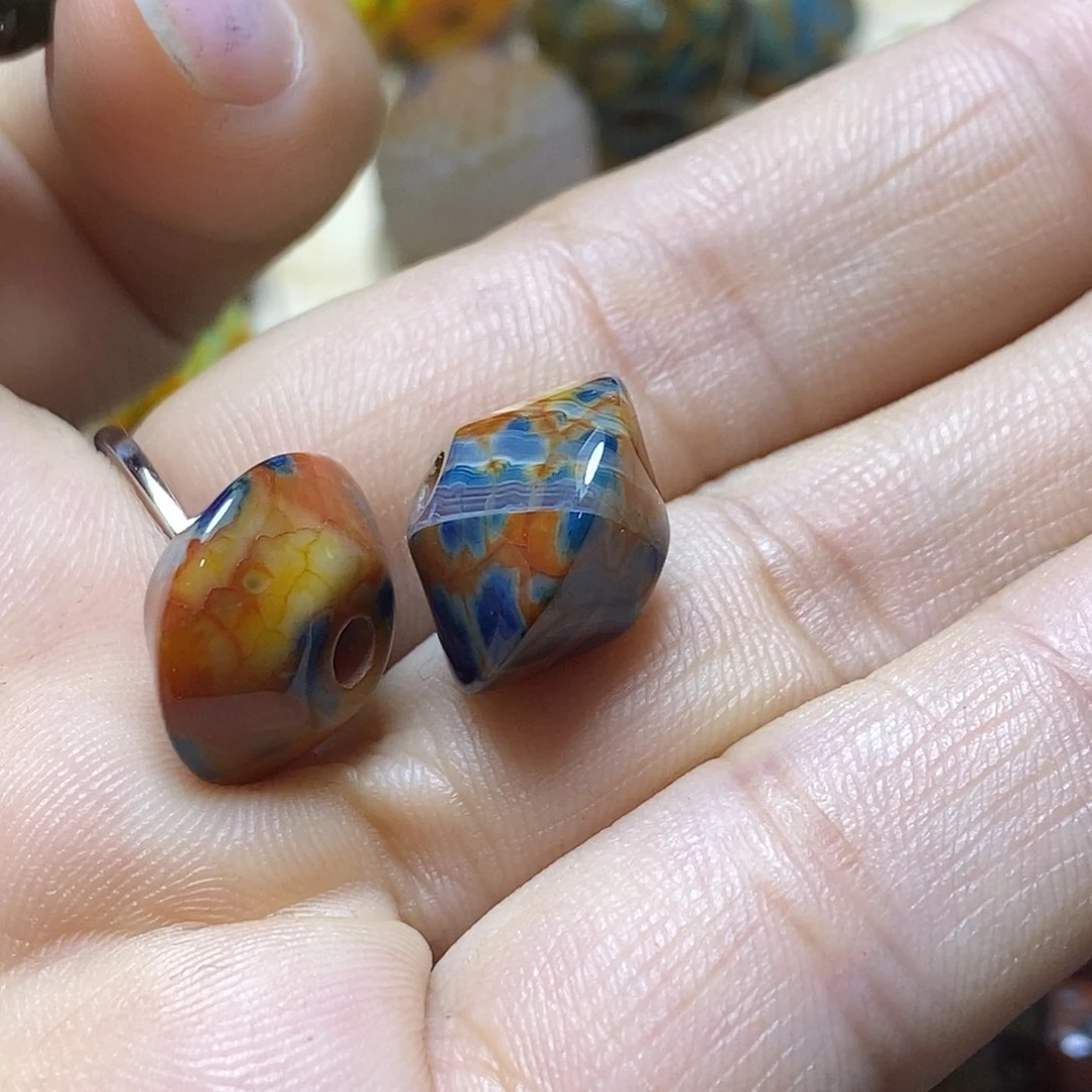 曲***u玛瑙/玉髓未镶嵌颈饰