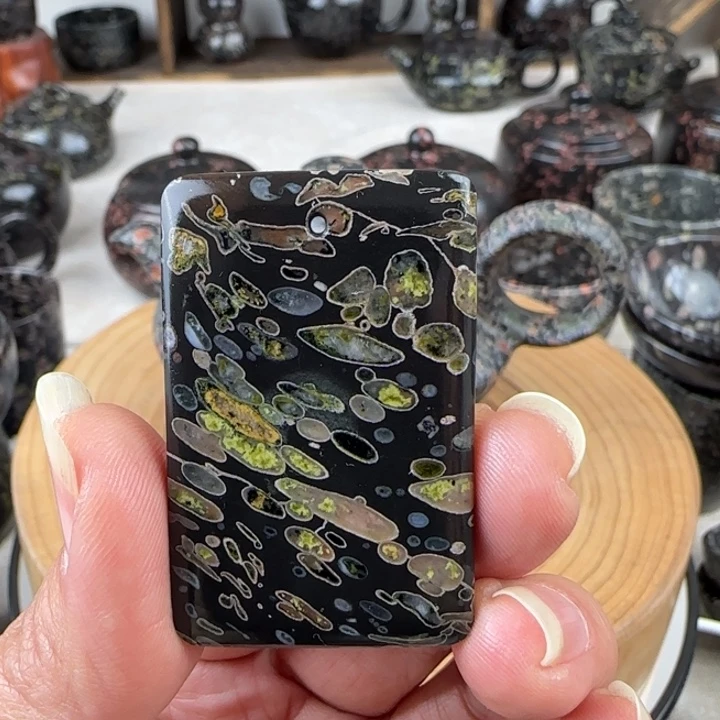 梅花玉彩梅无事牌茶摆件