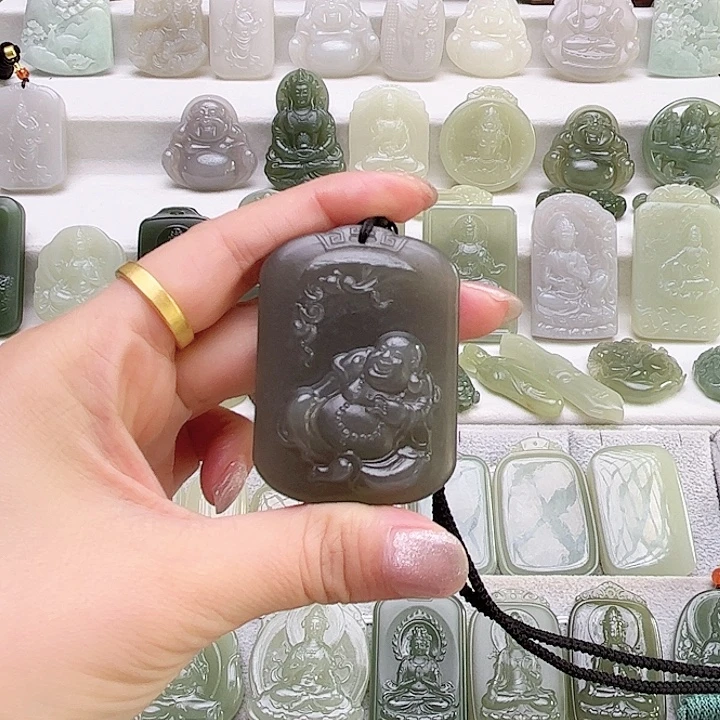 默***你和田玉未镶嵌颈饰