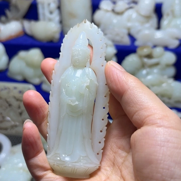 堪***心和田玉（糖玉）未镶嵌颈饰