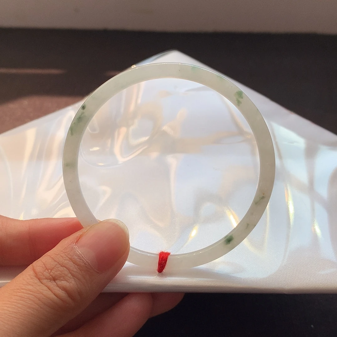 翡翠未镶嵌手镯55.9瑕疵漏